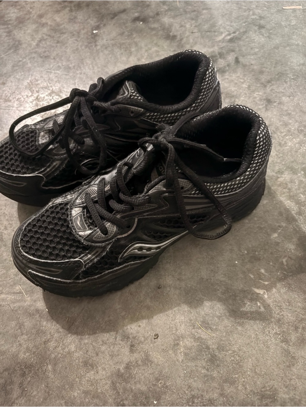 Kids black saucony